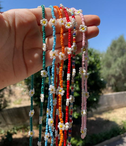 Collana con perline e fiori in 7 colori