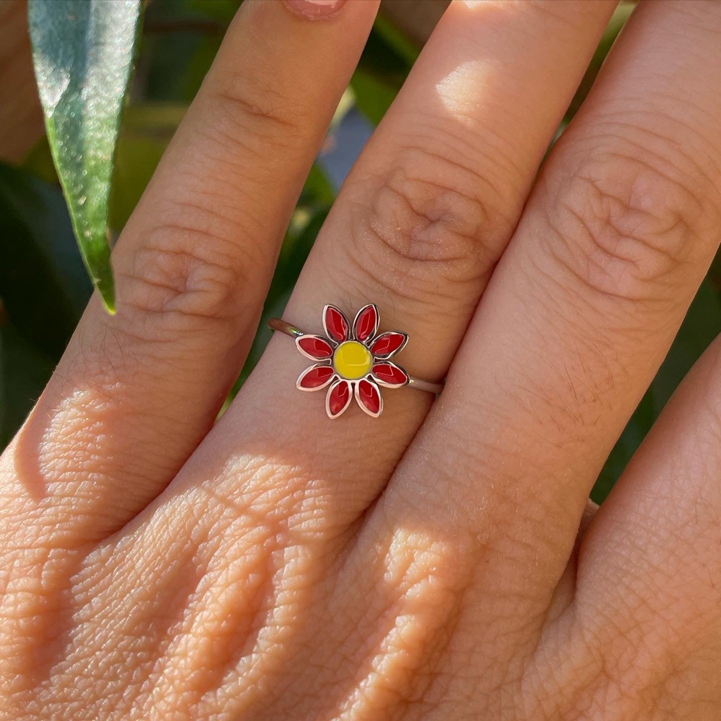 Anello con fiore in 12 colori