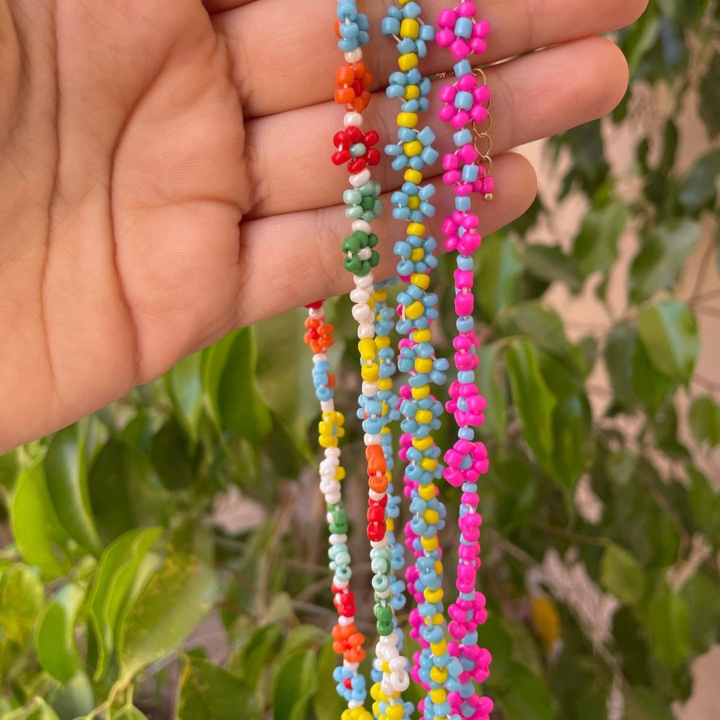 Collana con fiori in 3 colori