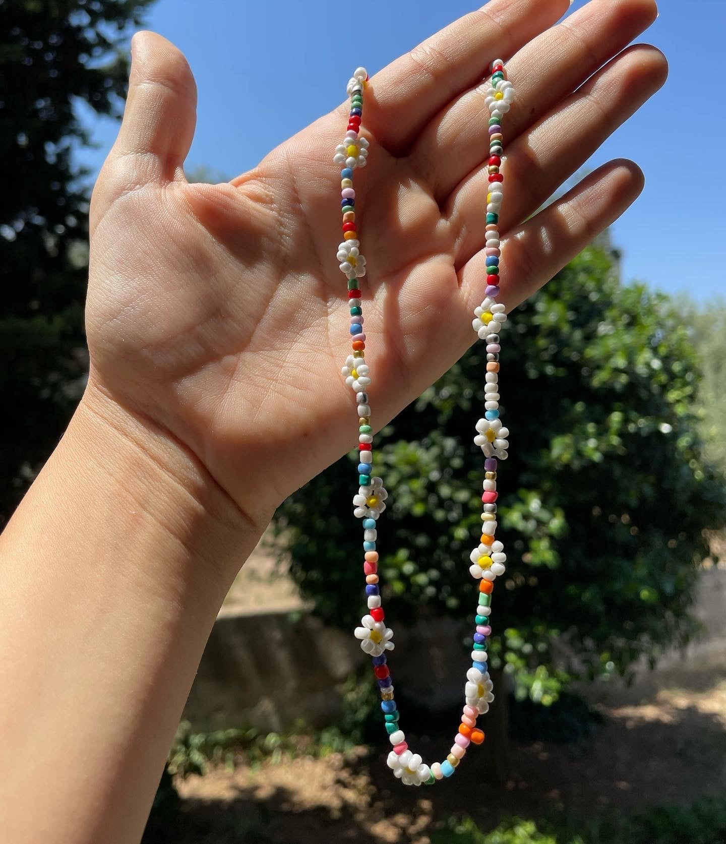 Collana con perline e fiori in 7 colori