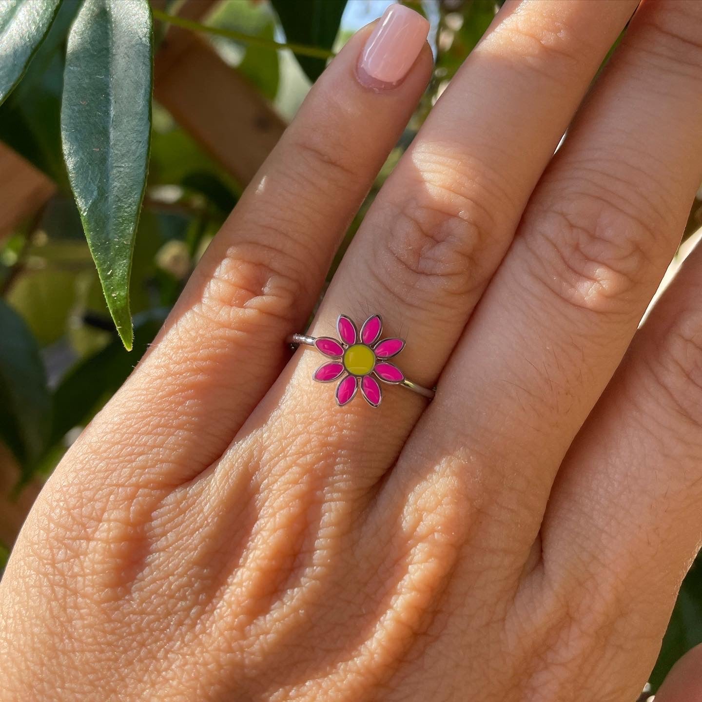 Anello con fiore in 12 colori