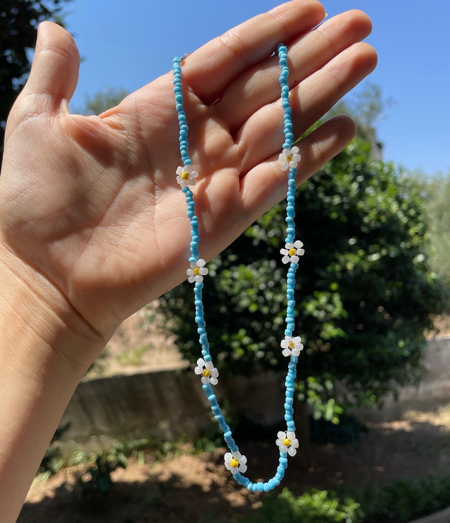 Collana con perline e fiori in 7 colori