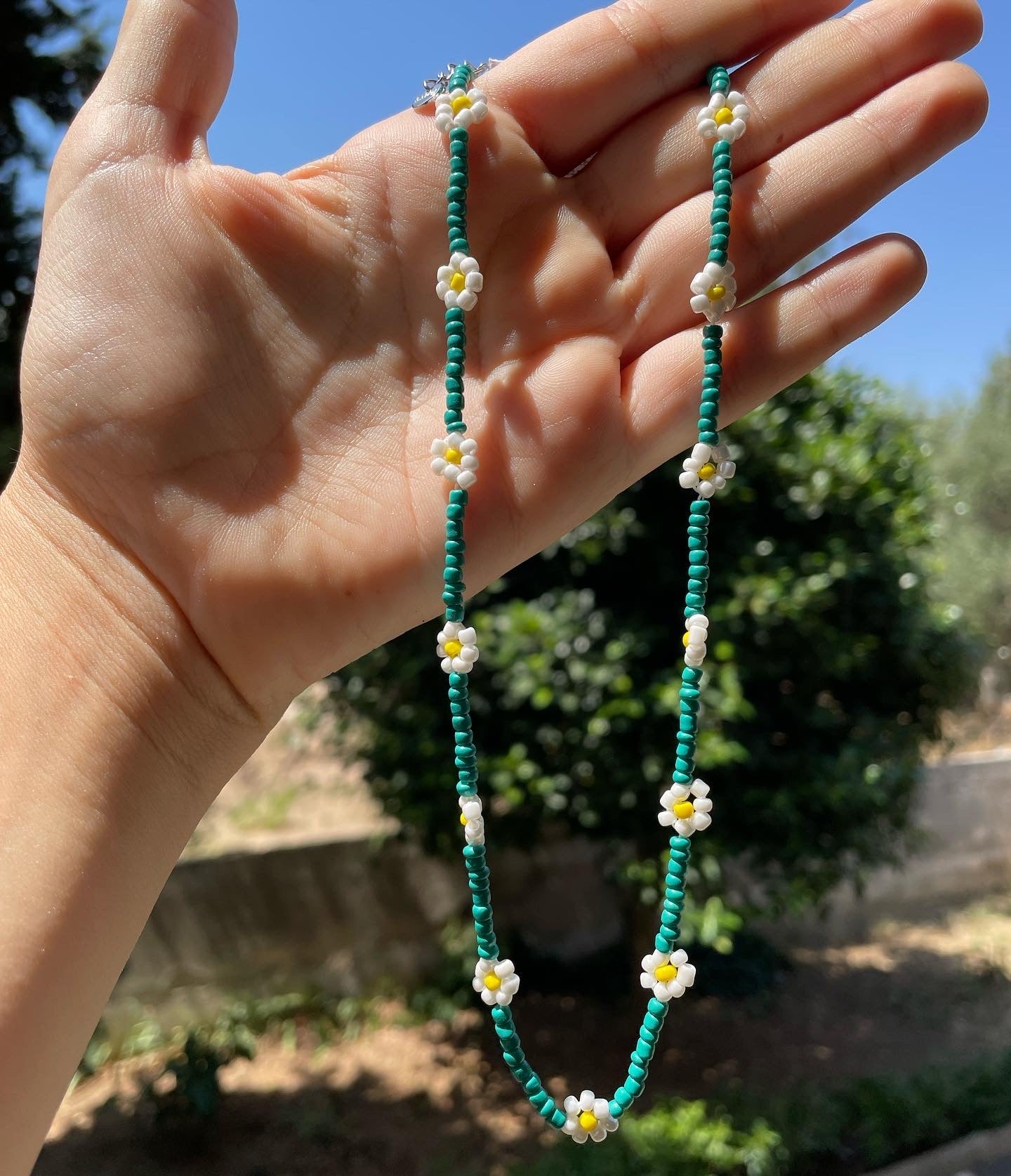 Collana con perline e fiori in 7 colori
