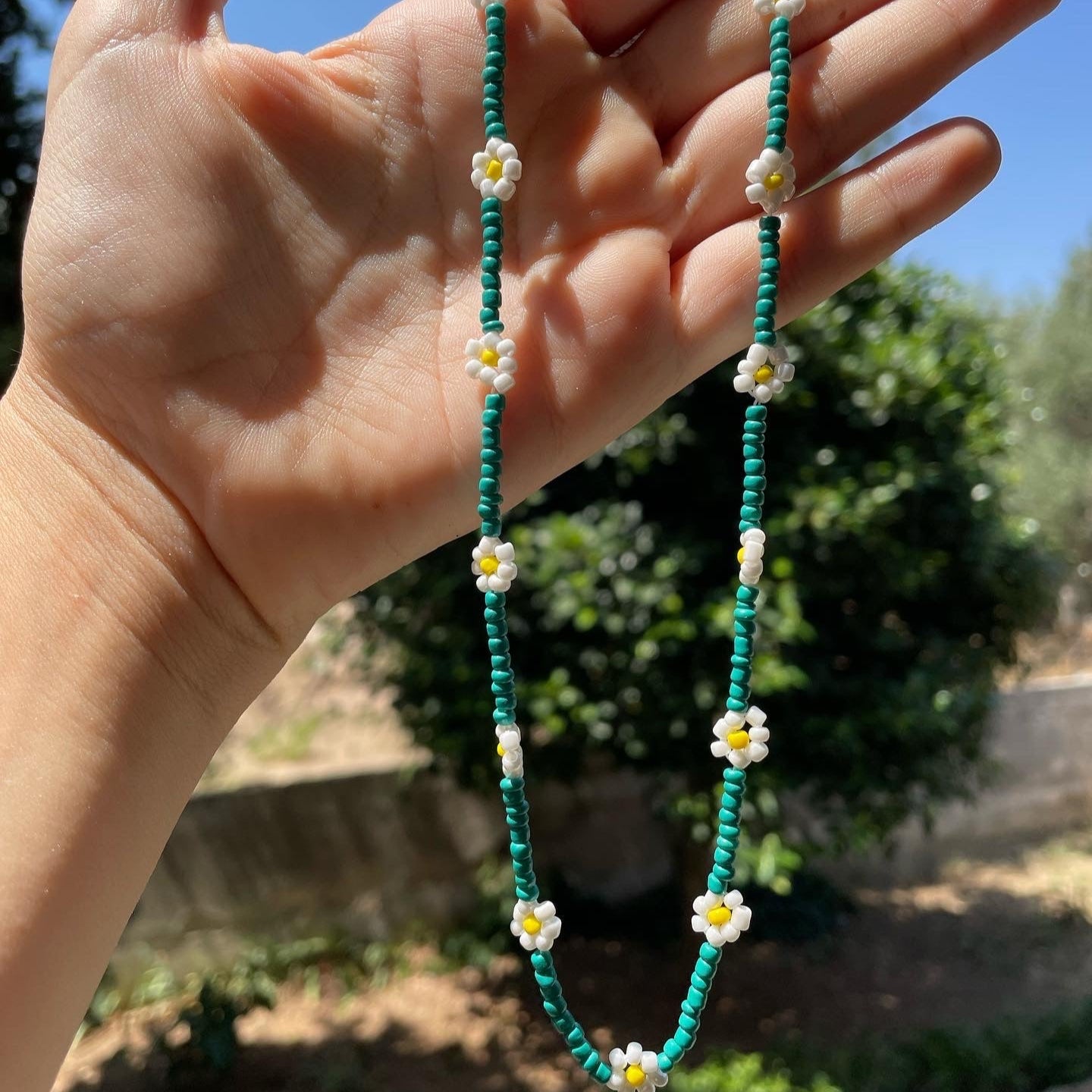 Collana con perline e fiori in 7 colori