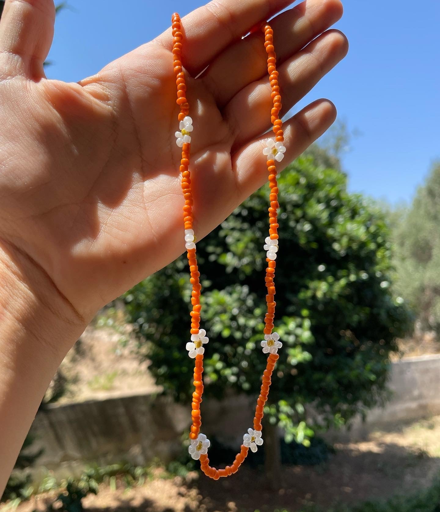 Collana con perline e fiori in 7 colori