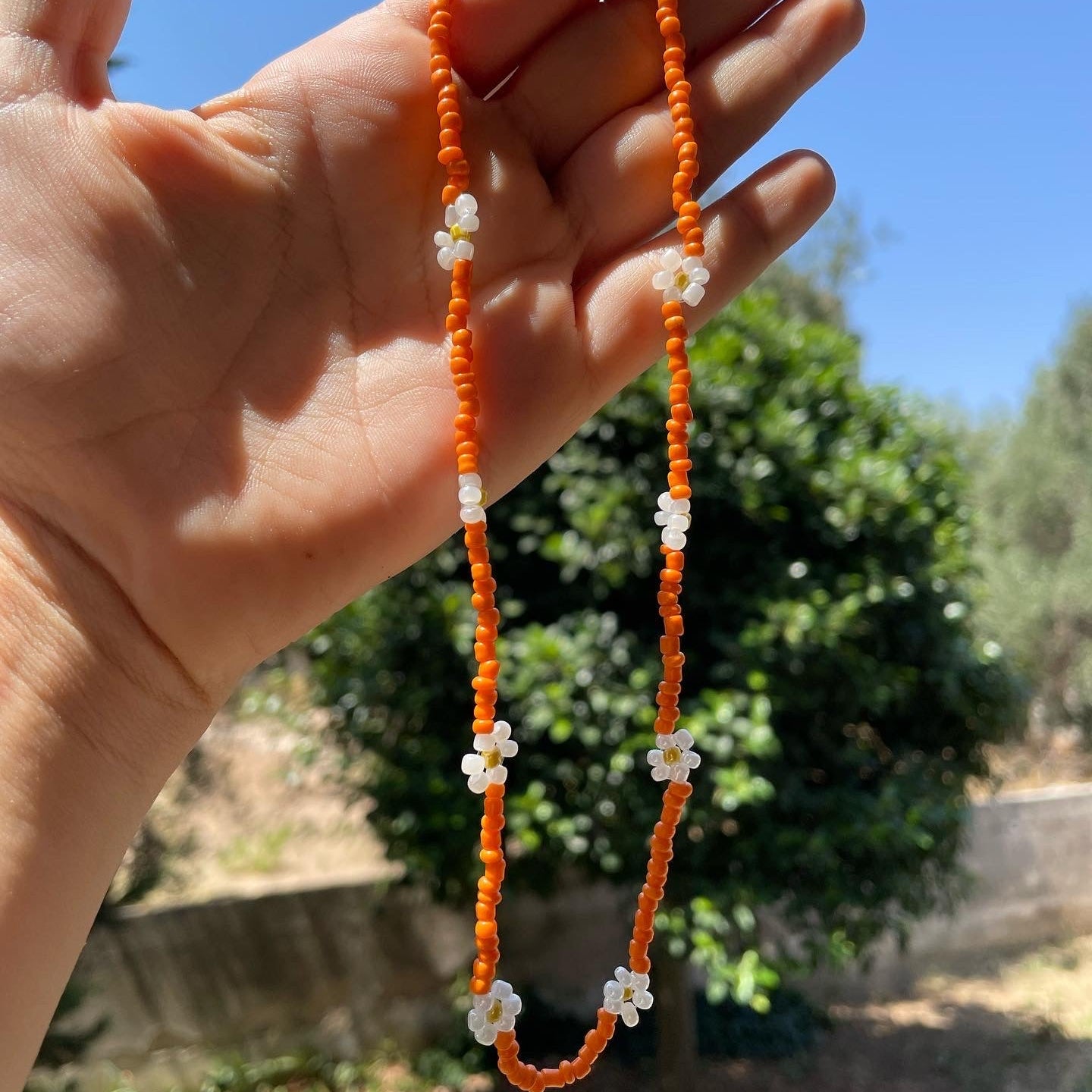 Collana con perline e fiori in 7 colori