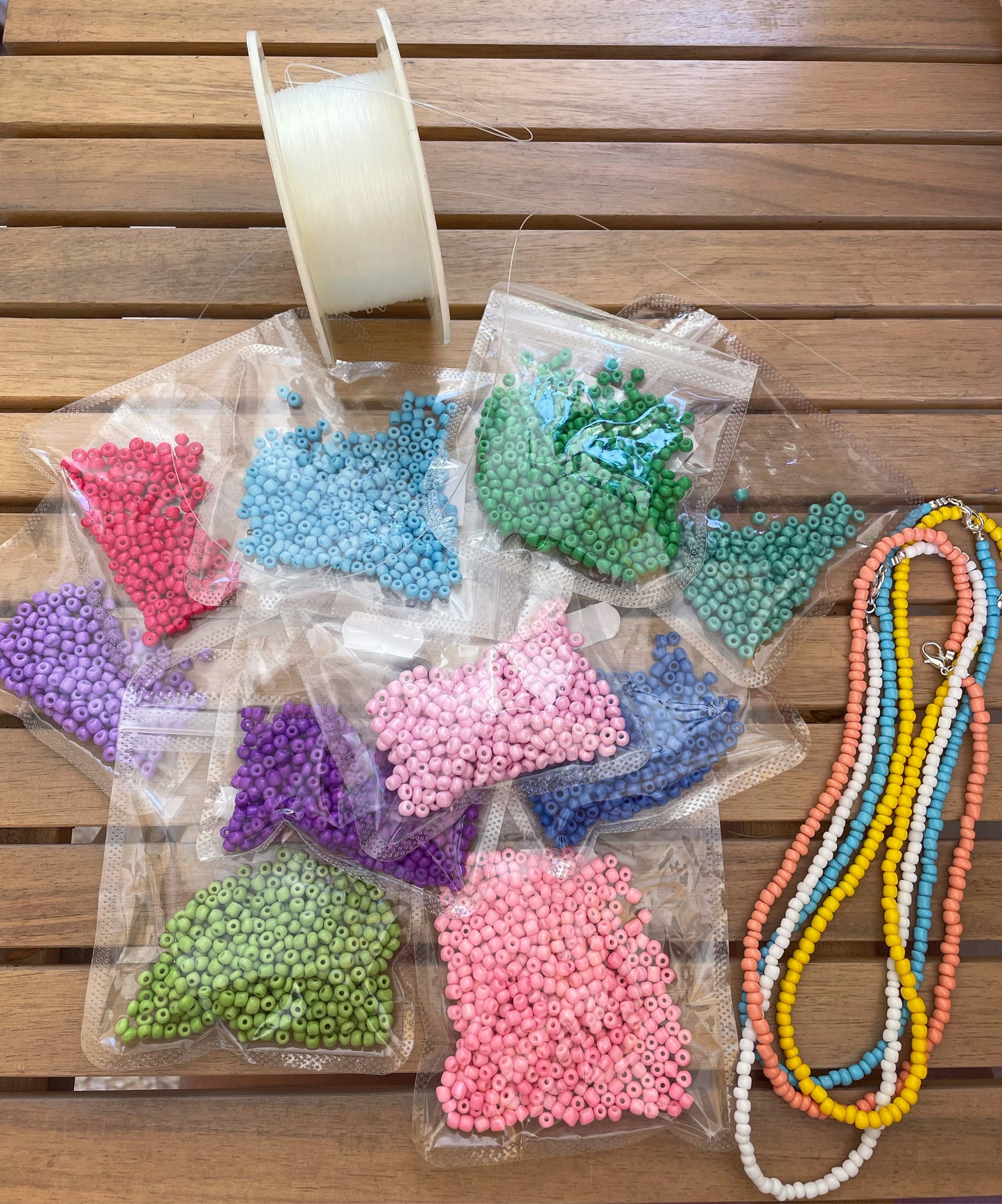 Collana con perline in 10 colori