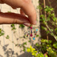 Collana lettera con pietre colorate