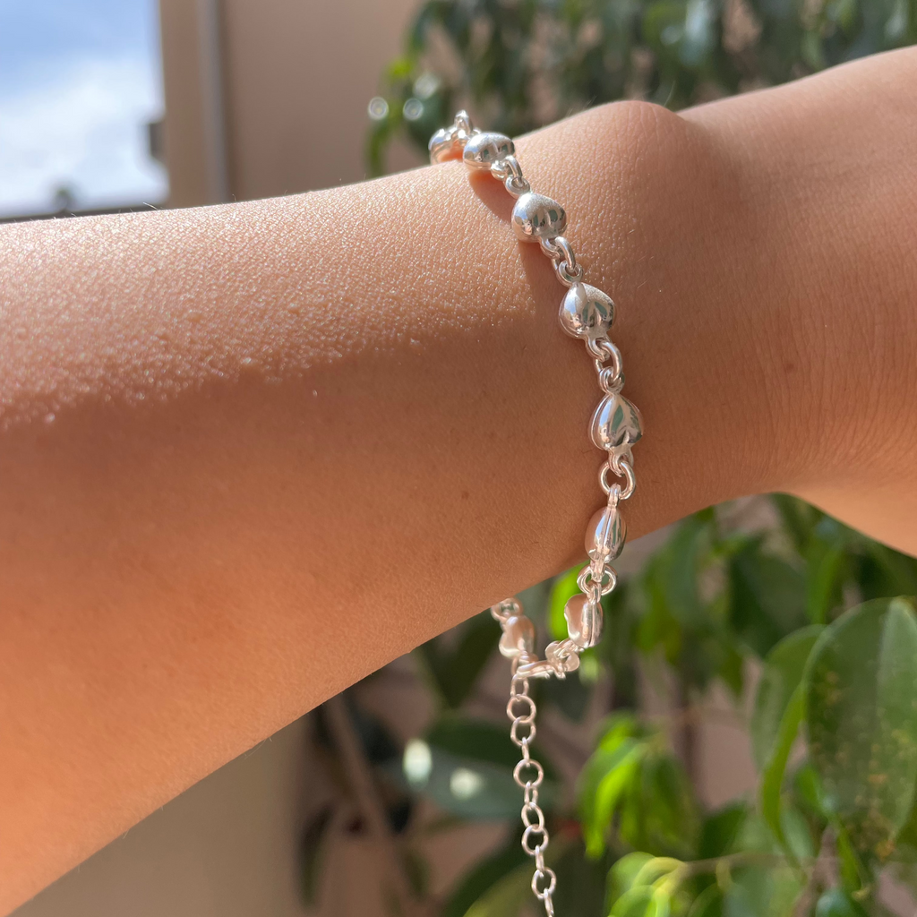 Bracciale con cuori bombati
