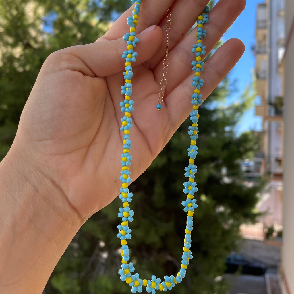 Collana con fiori in 3 colori