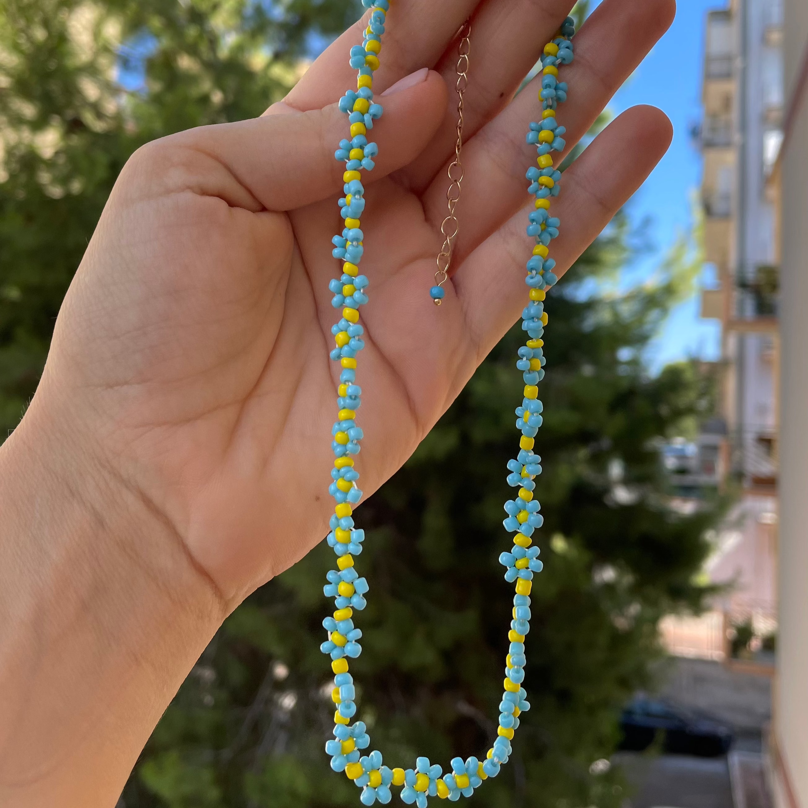 Collana con fiori in 3 colori