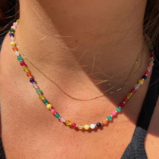Collana con perline colorate