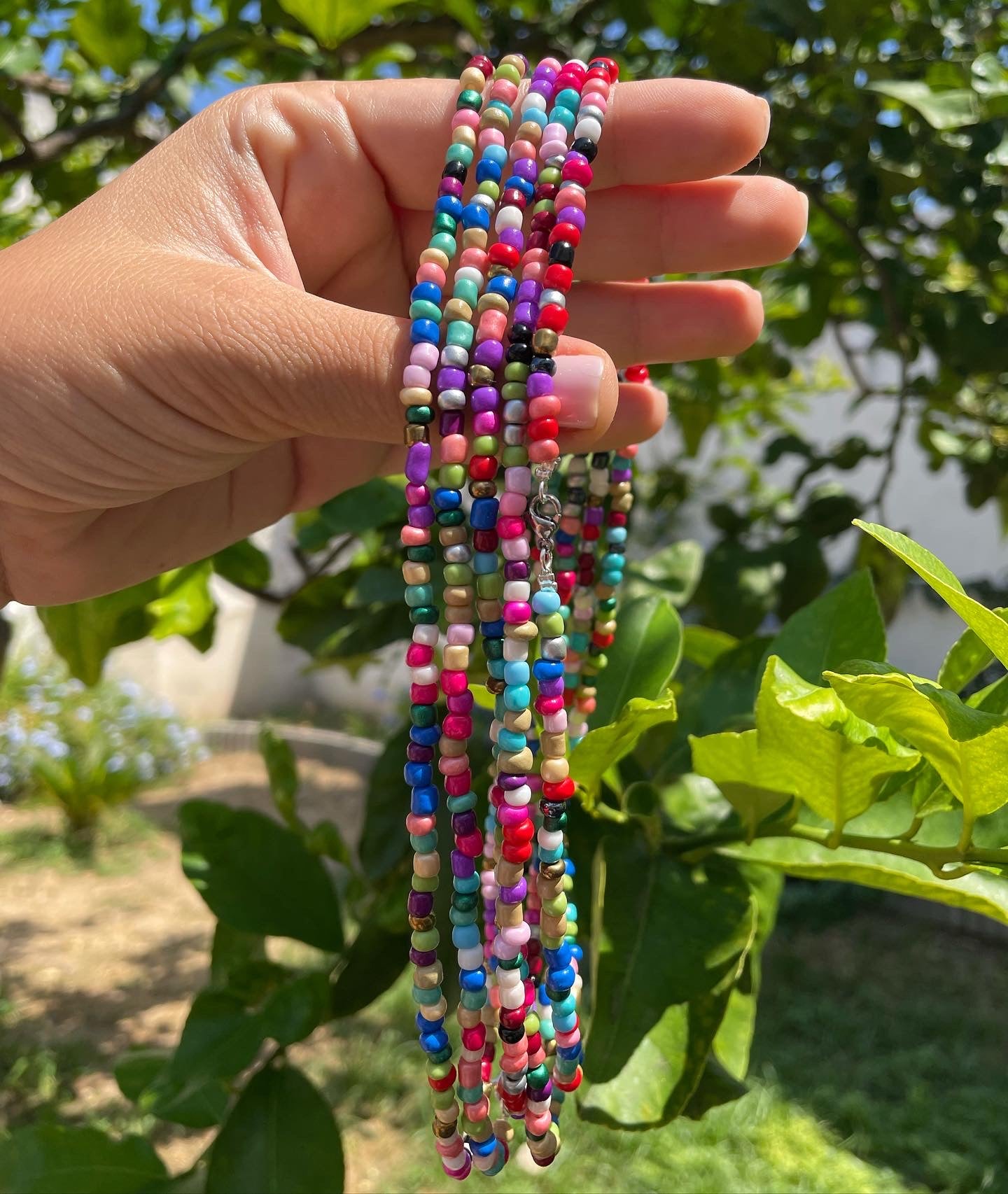 Collana con perline colorate