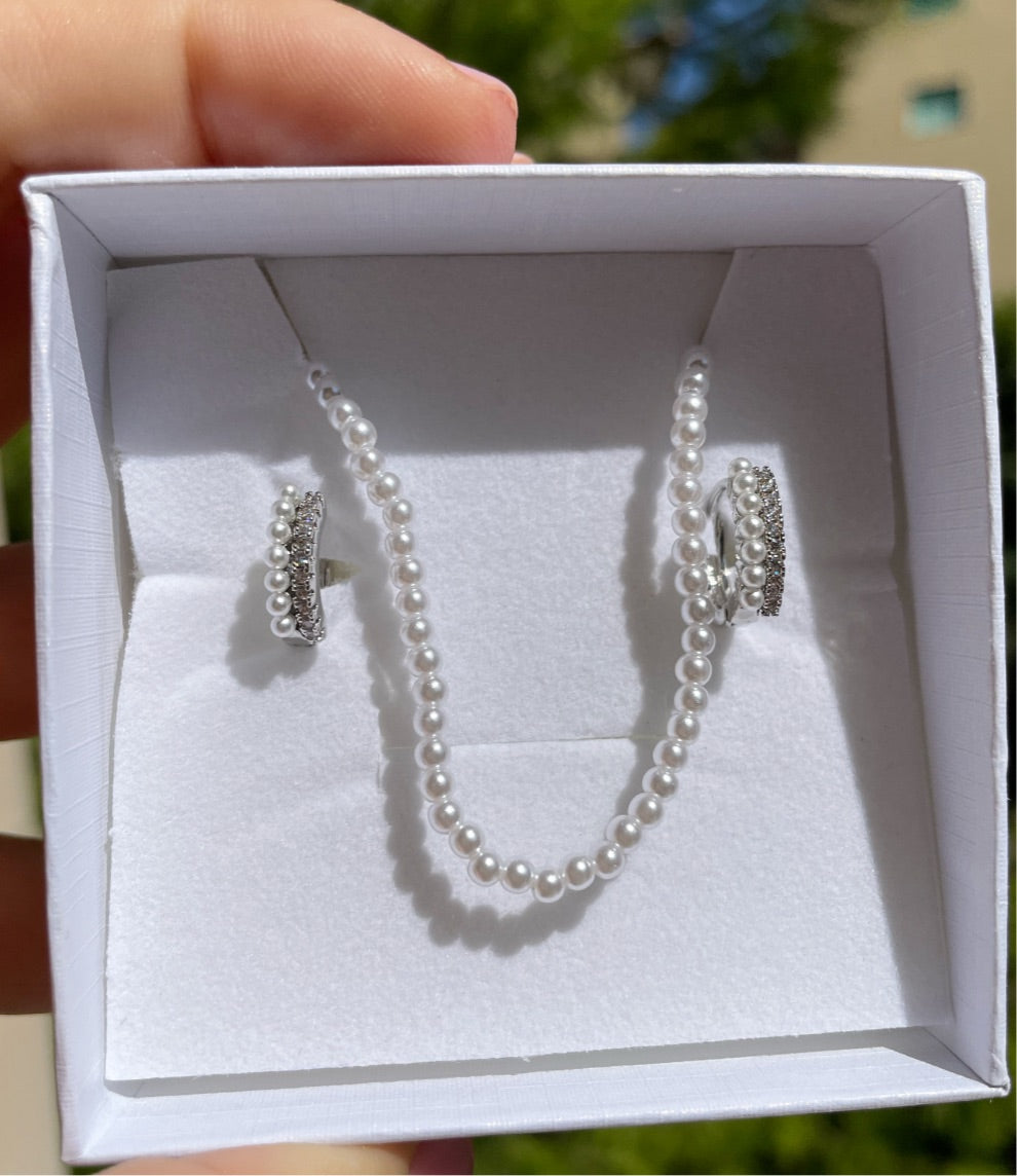 Set collana con piccole perle + cerchietti con perle
