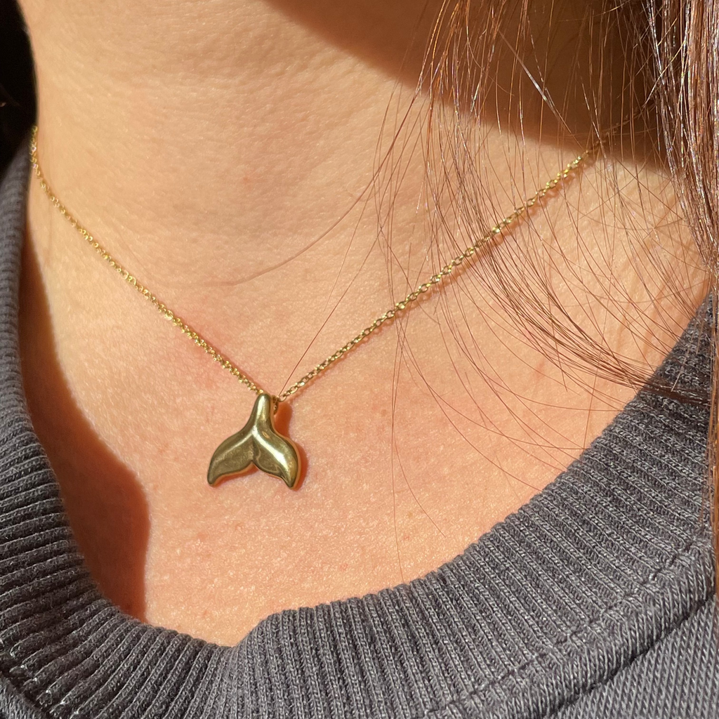 Collana con coda di balena