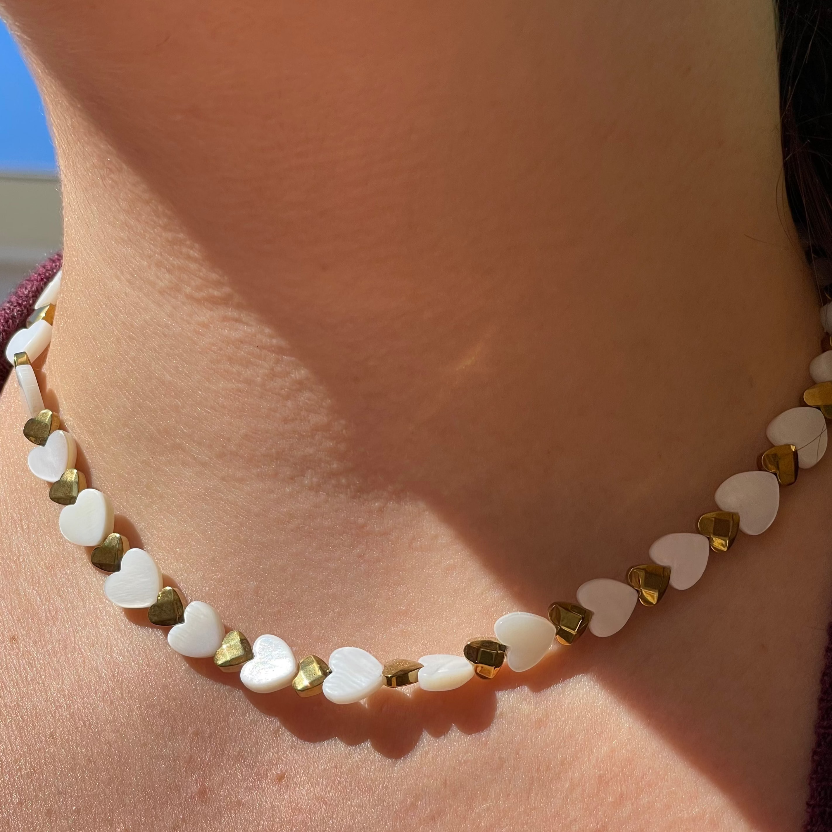 Collana con cuori dorati e madreperla