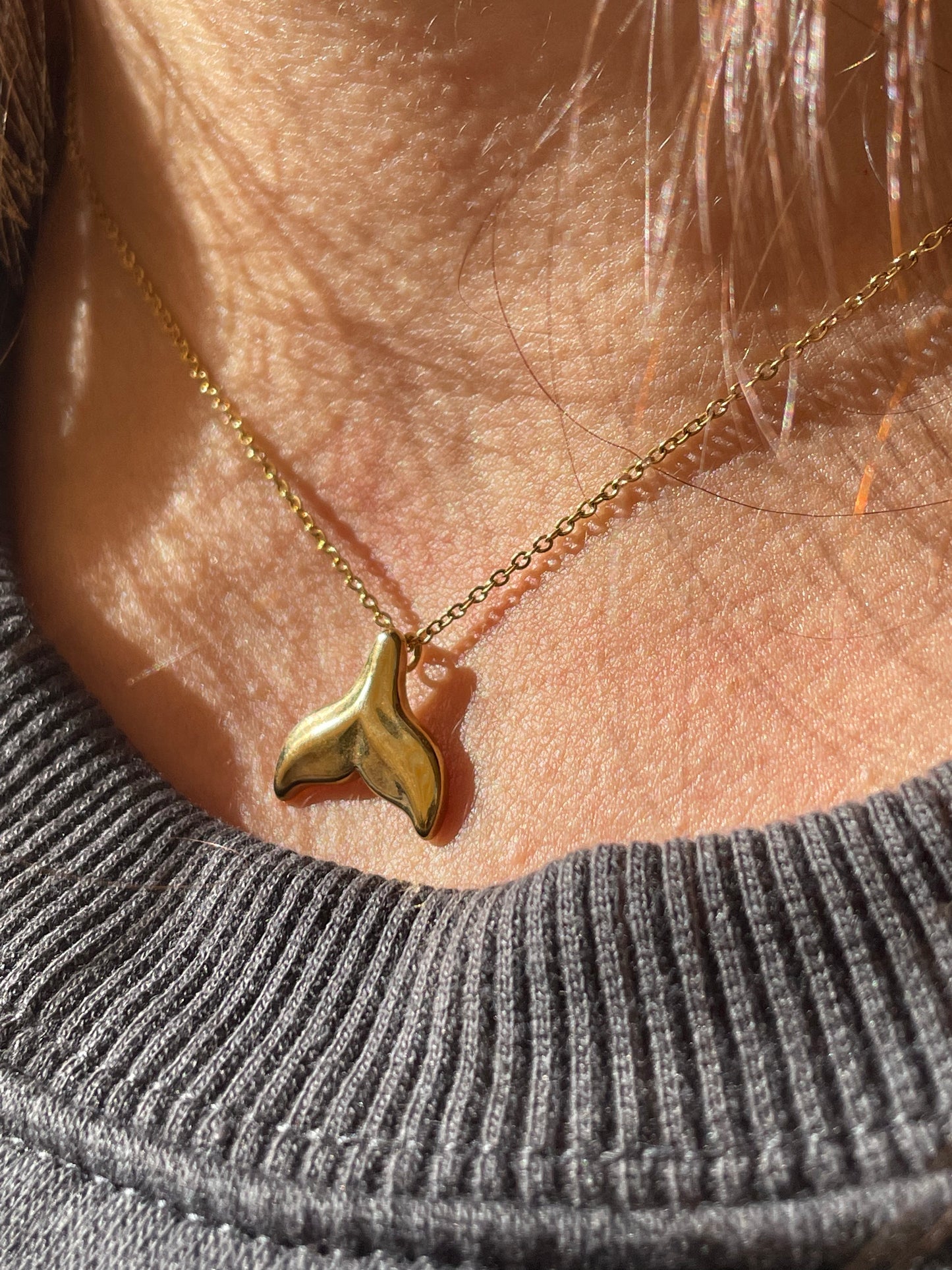 Collana con coda di balena