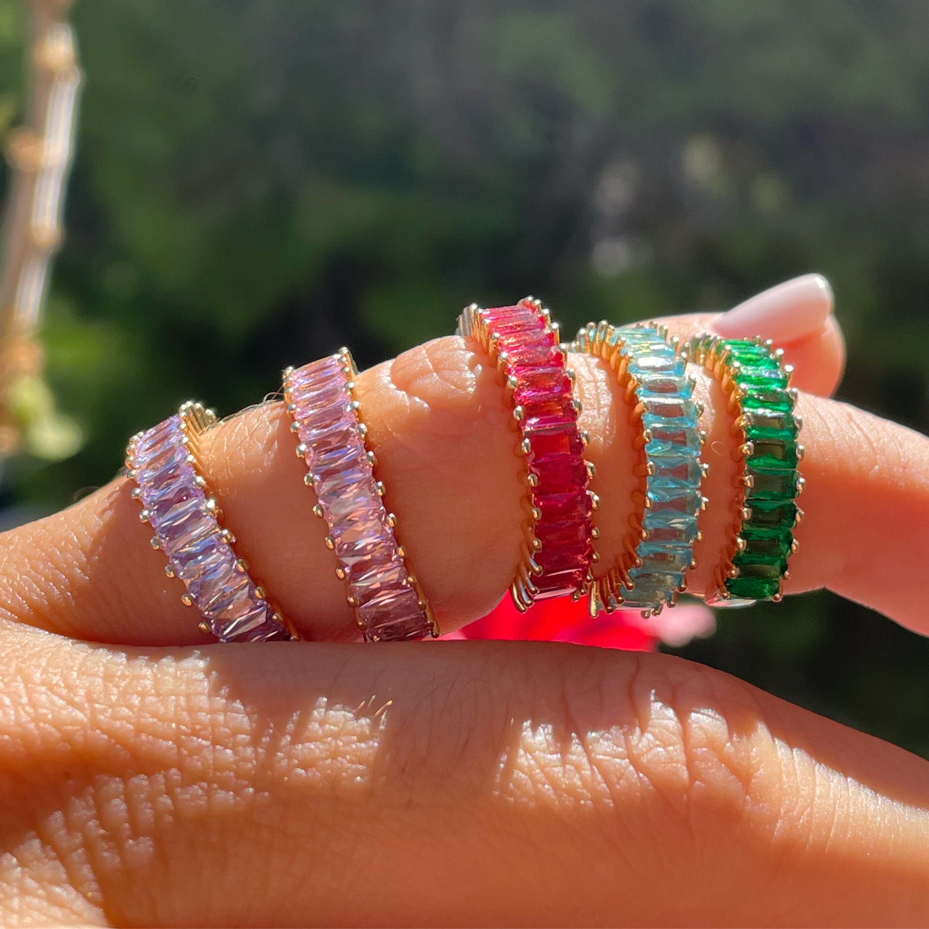 Anello con vetrini in 6 colori