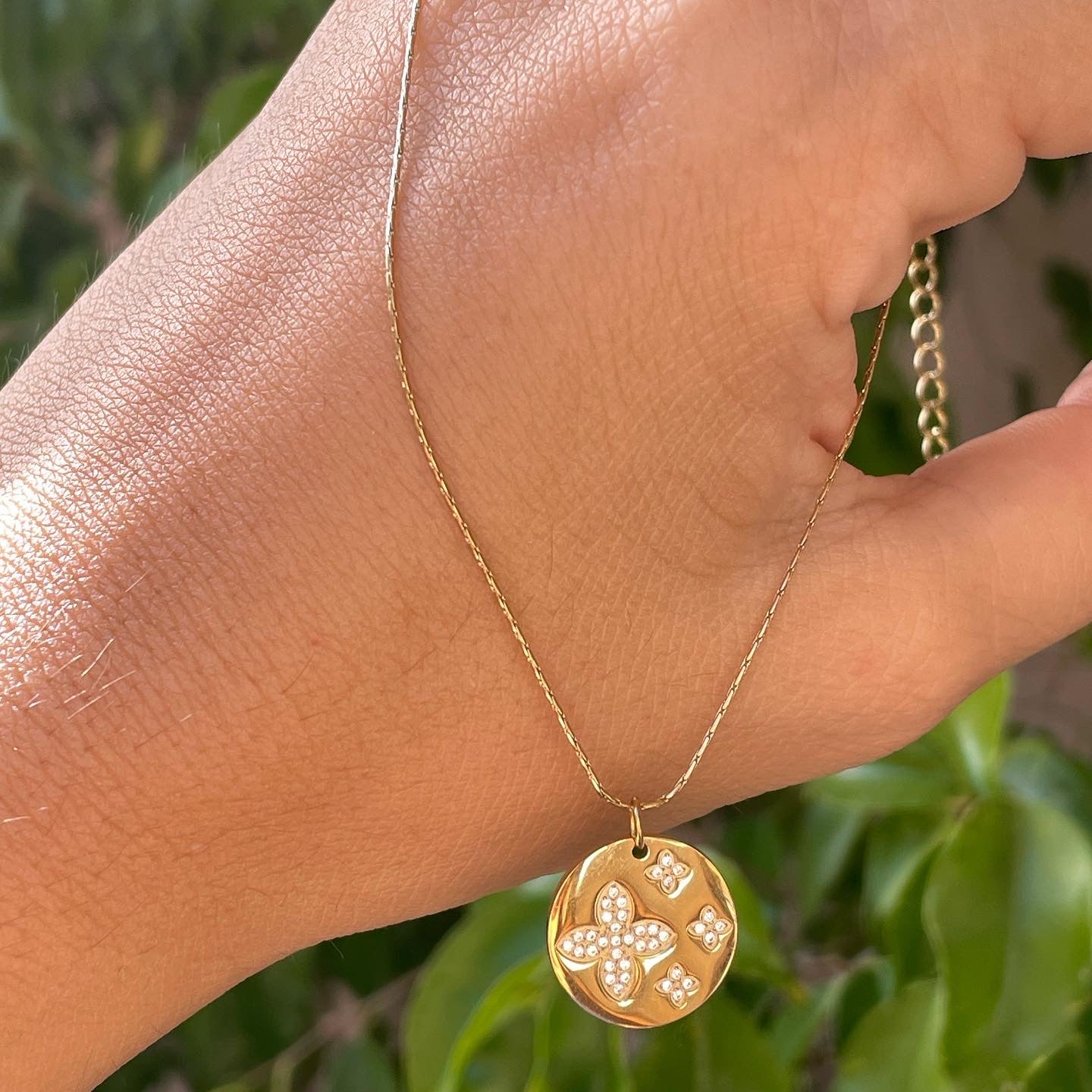 Collana tonda con stelle