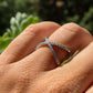 Anello incrociato con strass in 2 colori