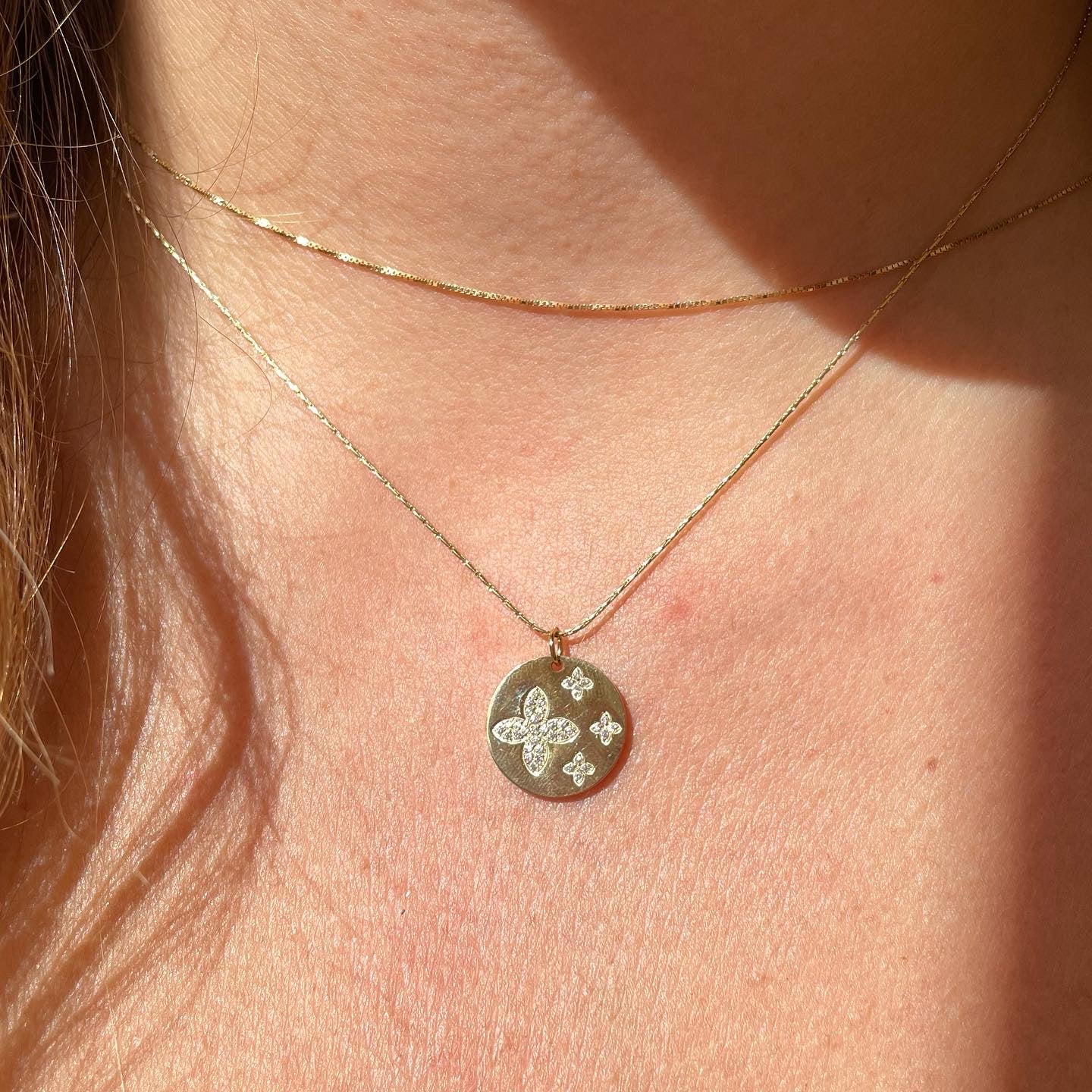 Collana tonda con stelle