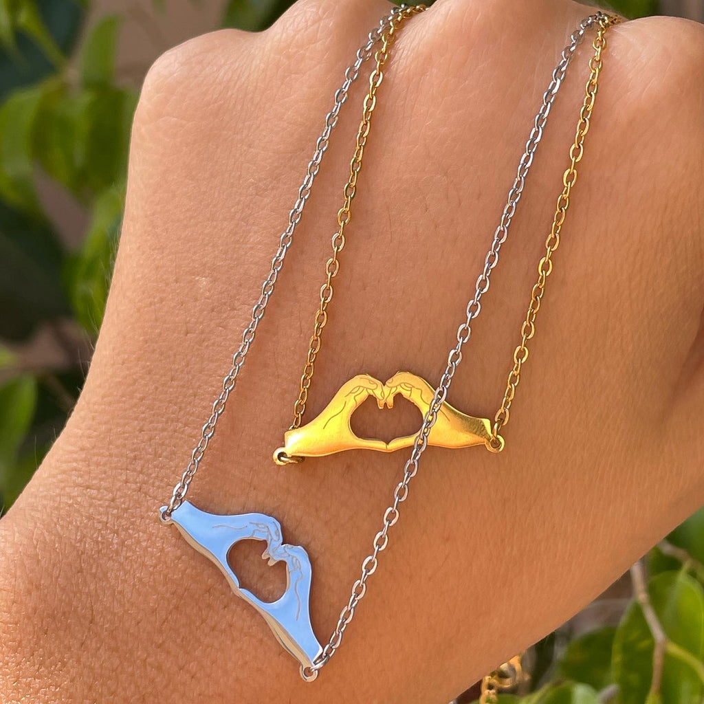 Collana mano e cuore in 2 colori
