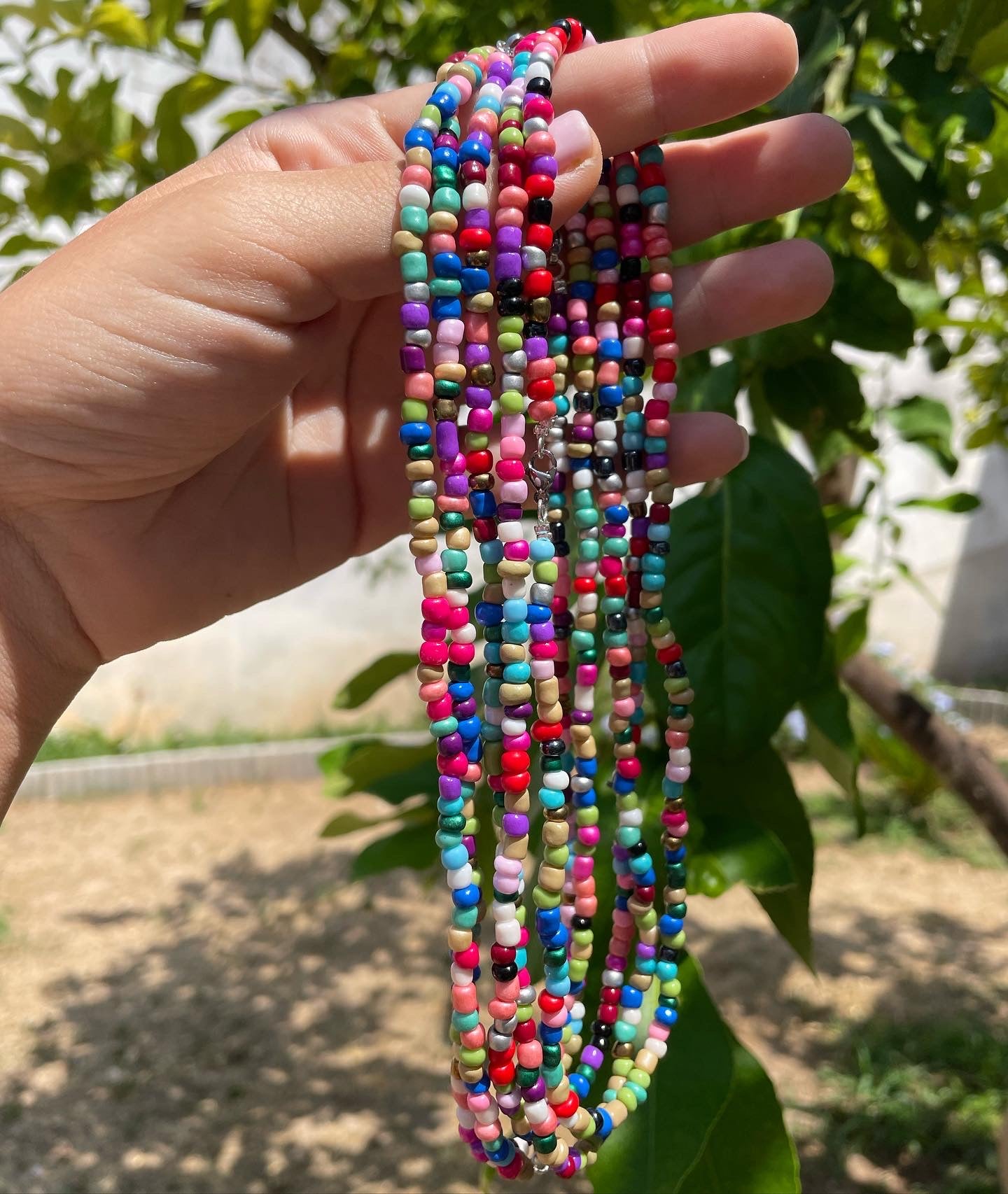 Collana con perline colorate
