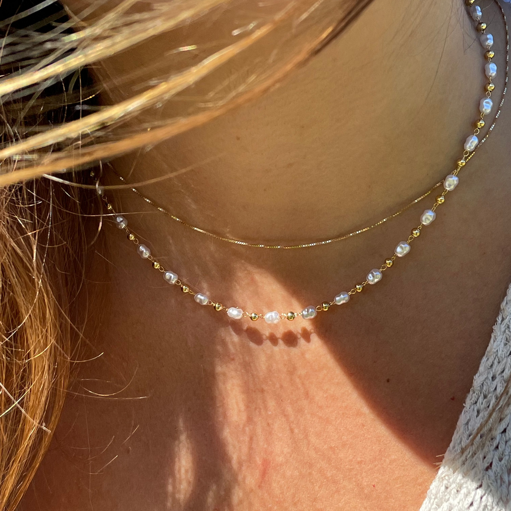 Collana con madreperla e palline dorate