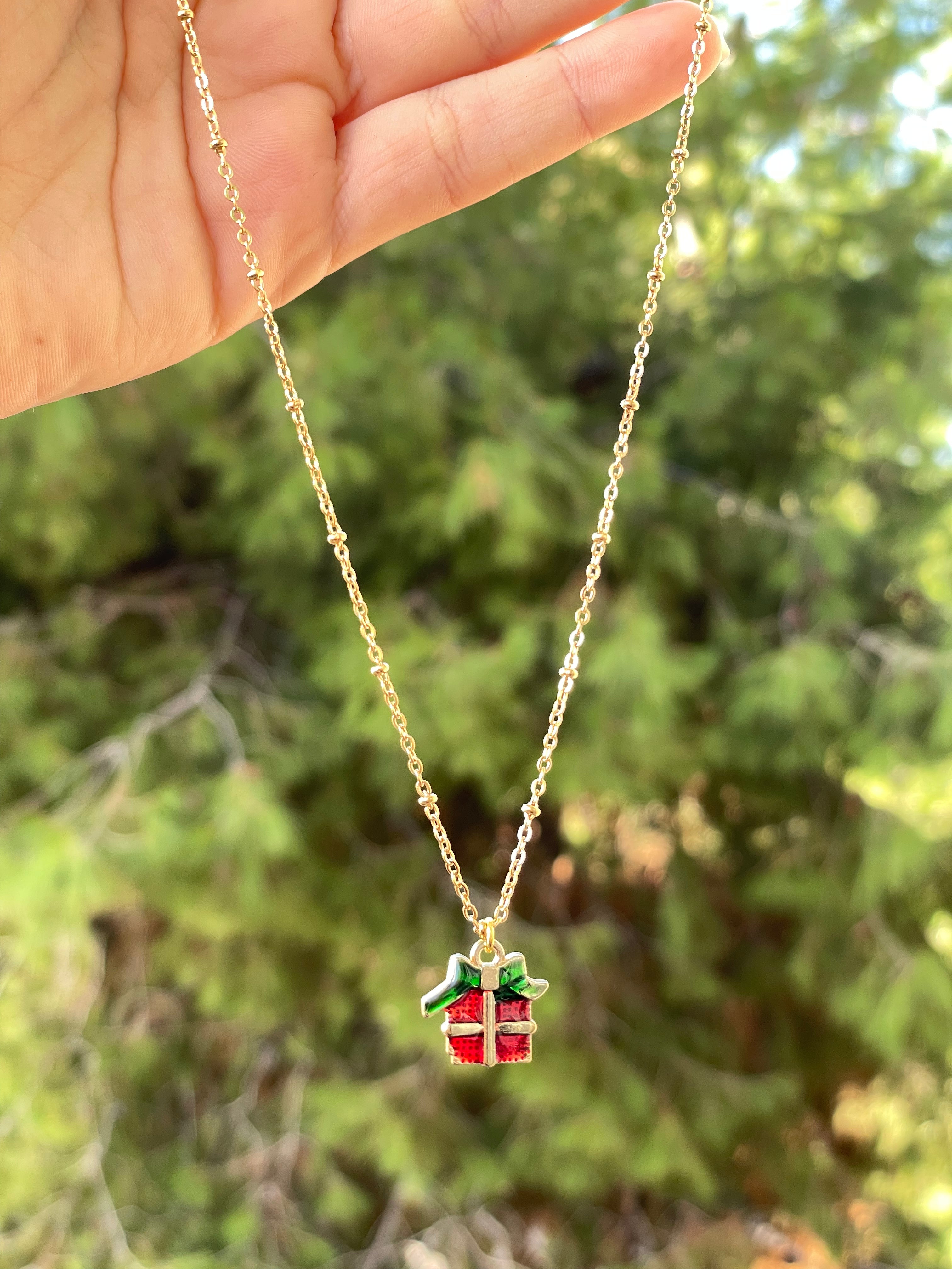 Collana con pacco regalo