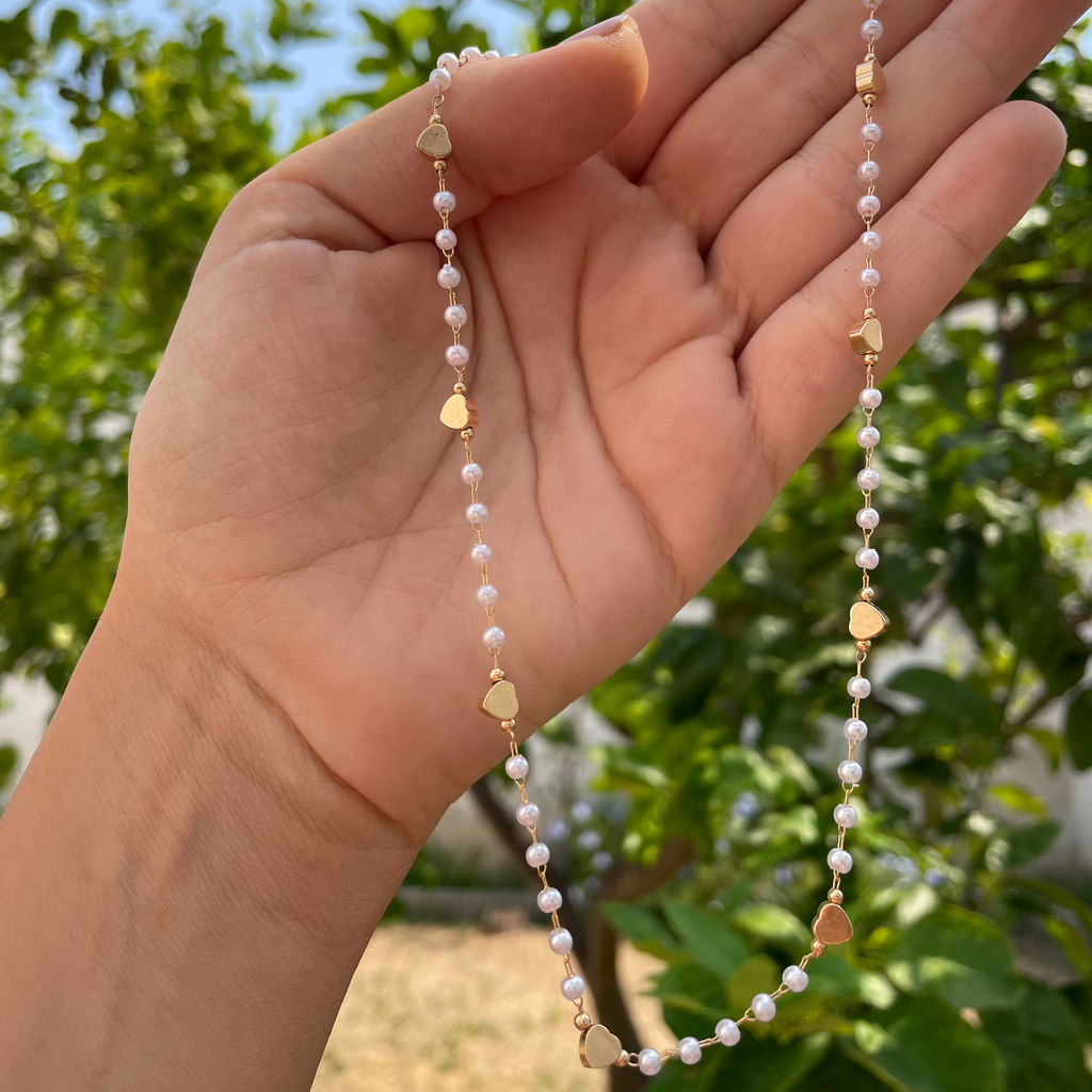 Collana con piccole perle e cuori