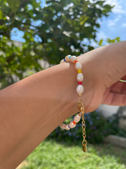 Bracciale con perle colorato