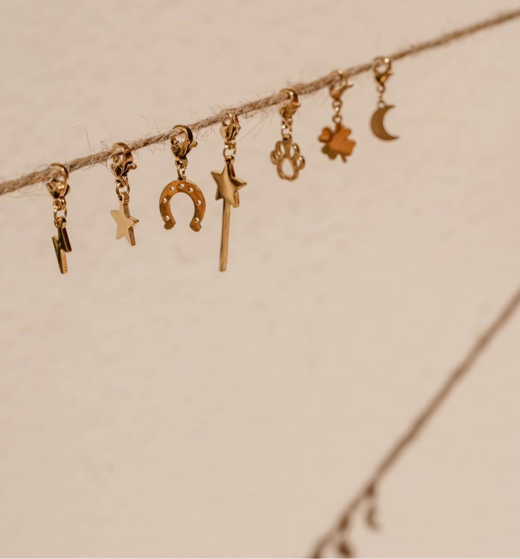 Charm con moschettone in 7 fantasie